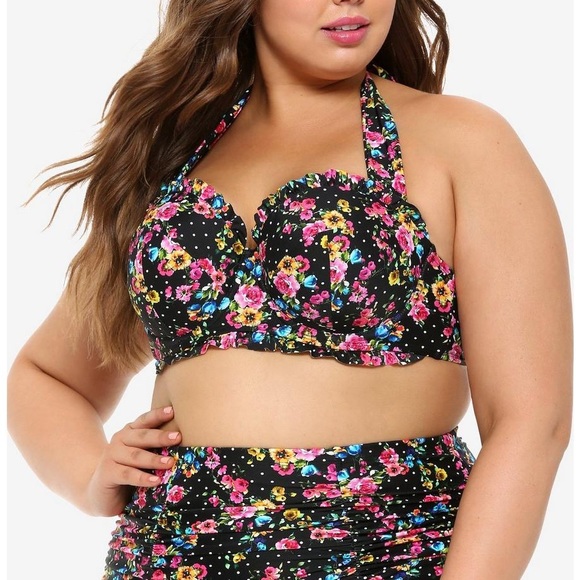 Hot Topic Pin-up Ruffled Swimsuit - Picture 3 of 12